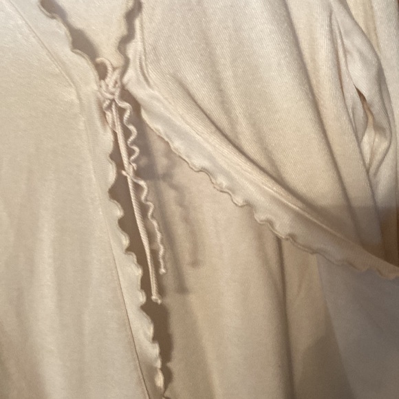 Size Medium Women’s Kathie Lee collection with 1 top & built in sweater - Picture 2 of 4